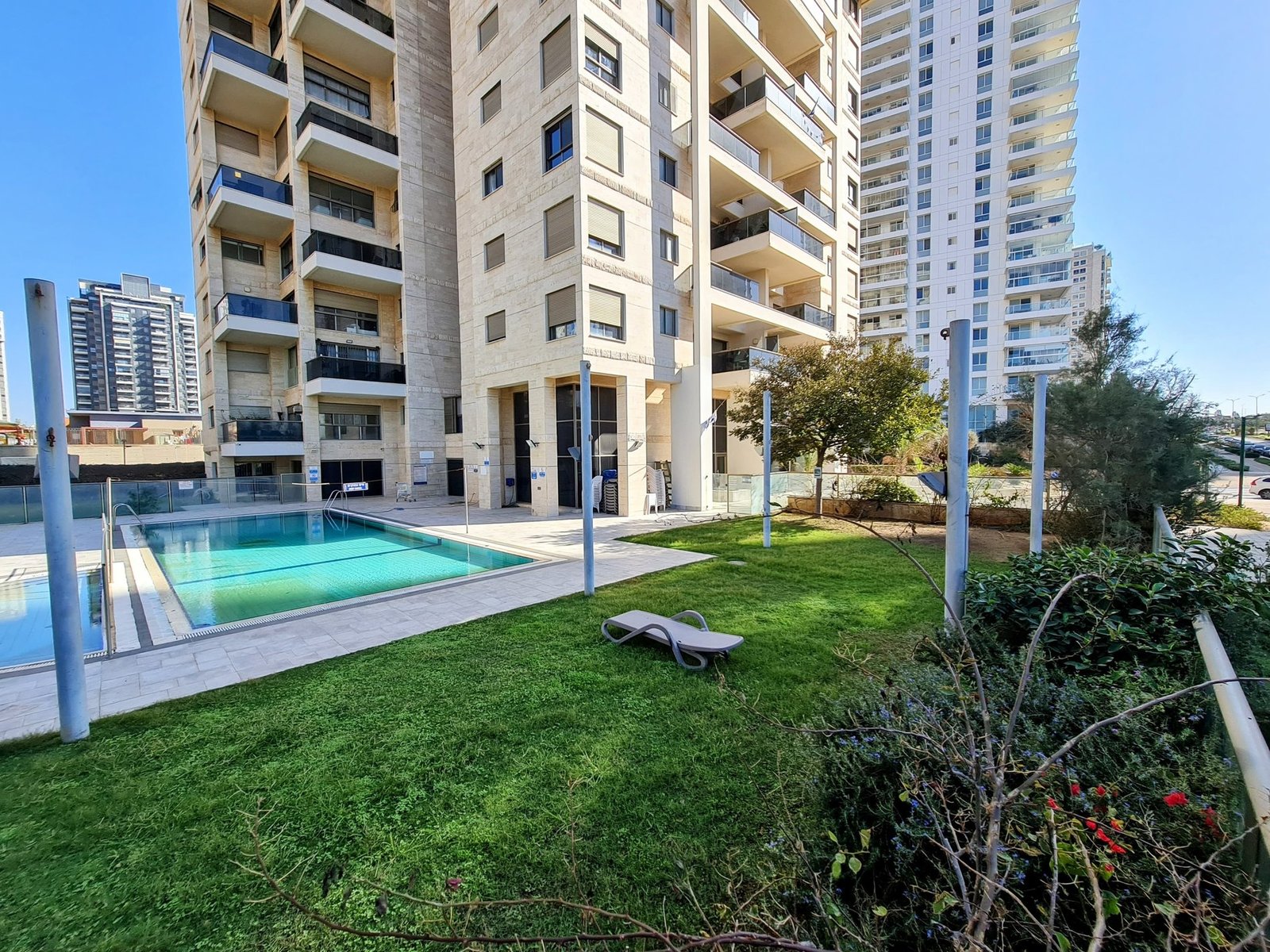 For Sale One Of The Most Beautiful Penthouses In Israel – Netanya, Ehud Manor Street, 18 Penthouse in Netanya, Center District, Israel 1 - 13577649