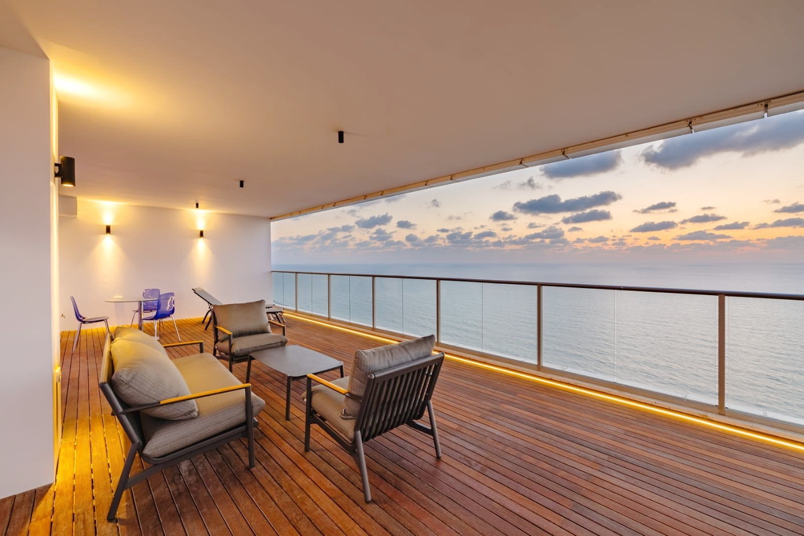 Nitza 20 Mini Penthouse In Terrace Building Netanya Penthouse in Netanya, Center District, Israel 1 - 13602118