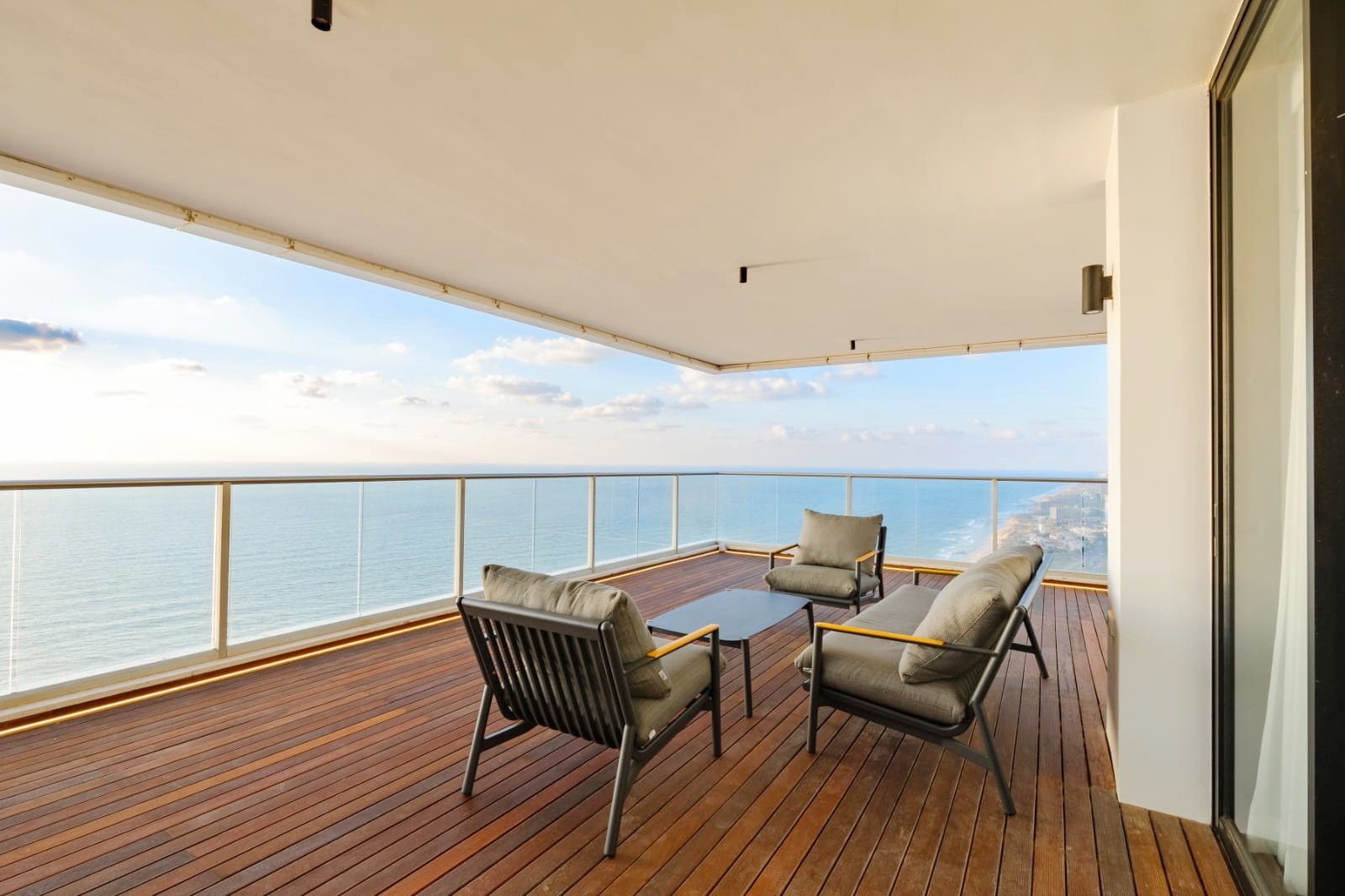 Nitza 20 Mini Penthouse In Terrace Building Netanya Penthouse in Netanya, Center District, Israel 1 - 13602118