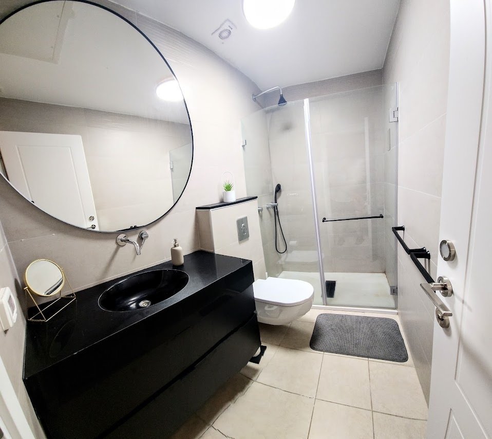 Spacious One Level Penthouse With Sea Views Penthouse in Tel Aviv-Yafo, Tel Aviv District, Israel 1 - 15881511