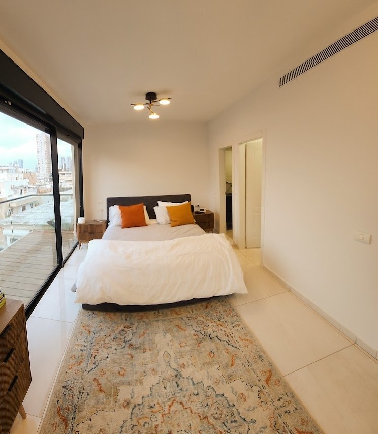 Spacious One Level Penthouse With Sea Views Penthouse in Tel Aviv-Yafo, Tel Aviv District, Israel 1 - 15881511