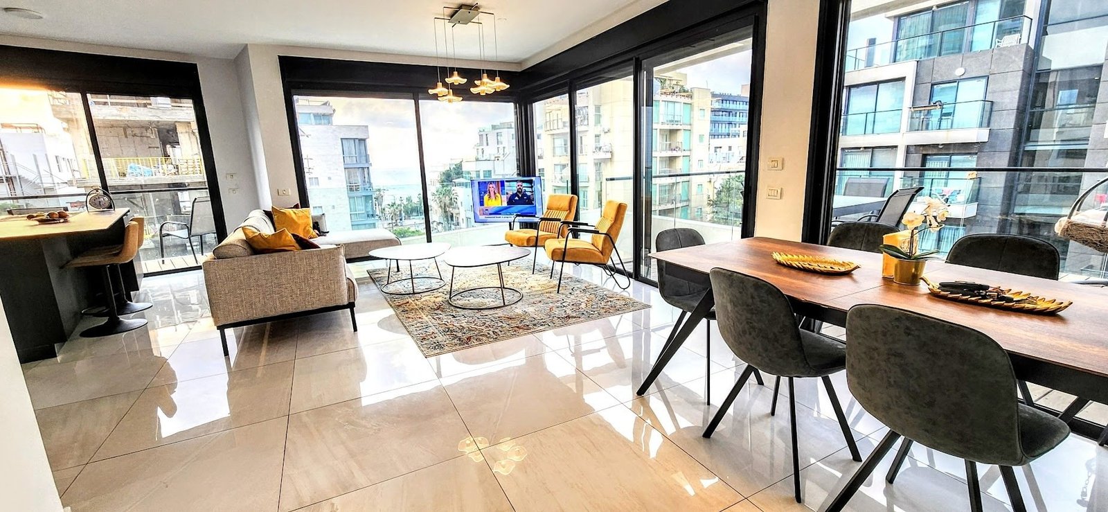 Spacious One Level Penthouse With Sea Views Penthouse in Tel Aviv-Yafo, Tel Aviv District, Israel 1 - 15881511