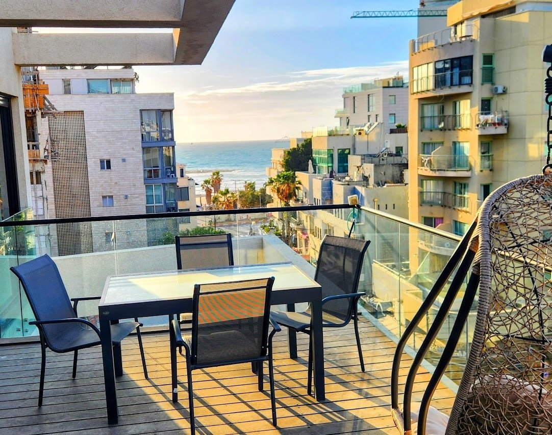 Spacious One Level Penthouse With Sea Views Penthouse in Tel Aviv-Yafo, Tel Aviv District, Israel 1 - 15881511