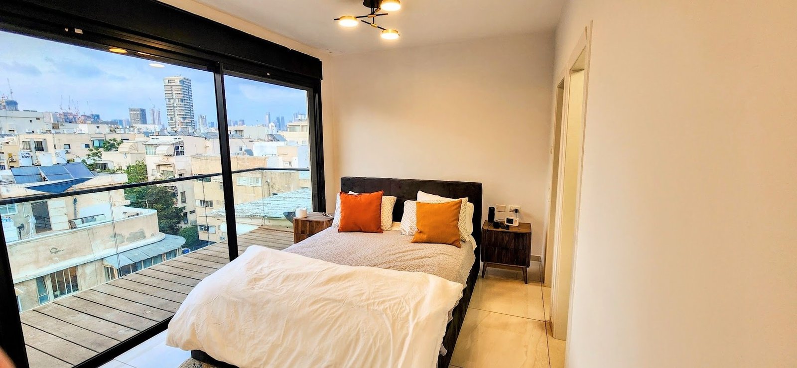 Spacious One Level Penthouse With Sea Views Penthouse in Tel Aviv-Yafo, Tel Aviv District, Israel 1 - 15881511