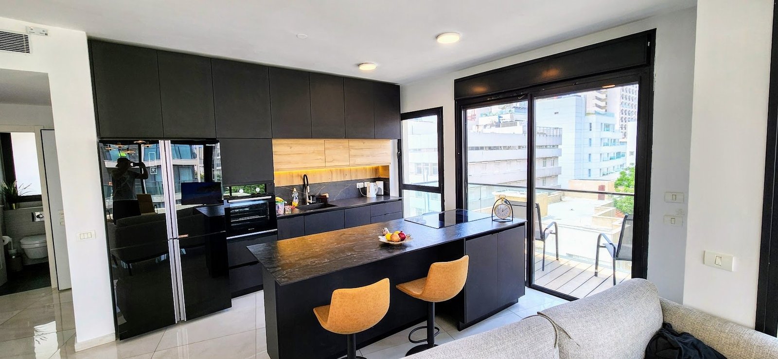 Spacious One Level Penthouse With Sea Views Penthouse in Tel Aviv-Yafo, Tel Aviv District, Israel 1 - 15881511