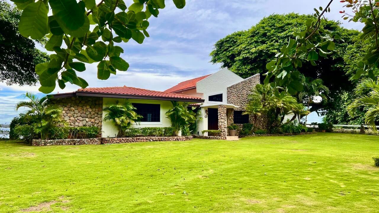 Beachfront Villa In Costa Esmeralda Villa in Costa Esmeralda, Provincia de Panamá Oeste, Panama 1 - 14577435