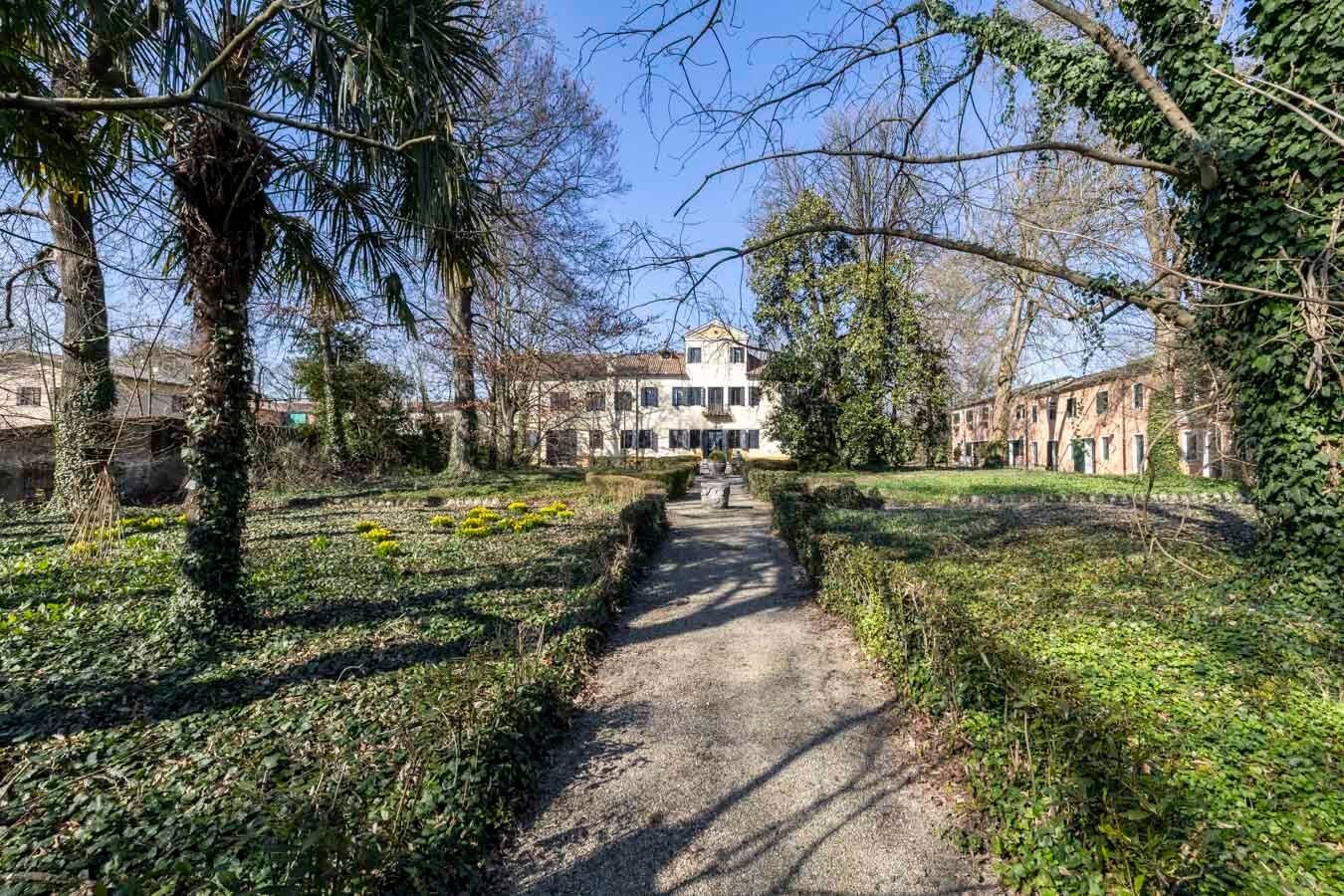 18 Century Venetian Villa On The Riviera Del Brenta Villa in Dolo, Veneto, Italy 1 - 15427893