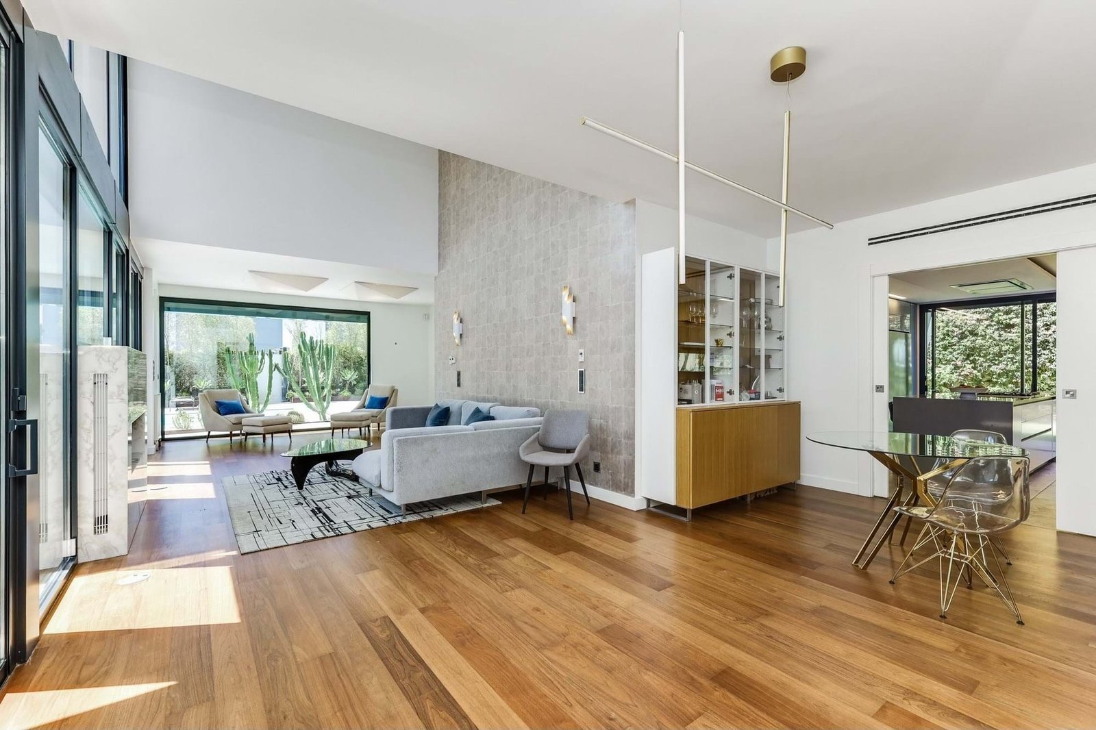 Luxury 5 Bedroom Villa In Estoril — Exclusivity, Comfort And A Unique Lifestyle By The Sea Villa in Estoril, Cascais e Estoril, Lisbon 1 - 16068690