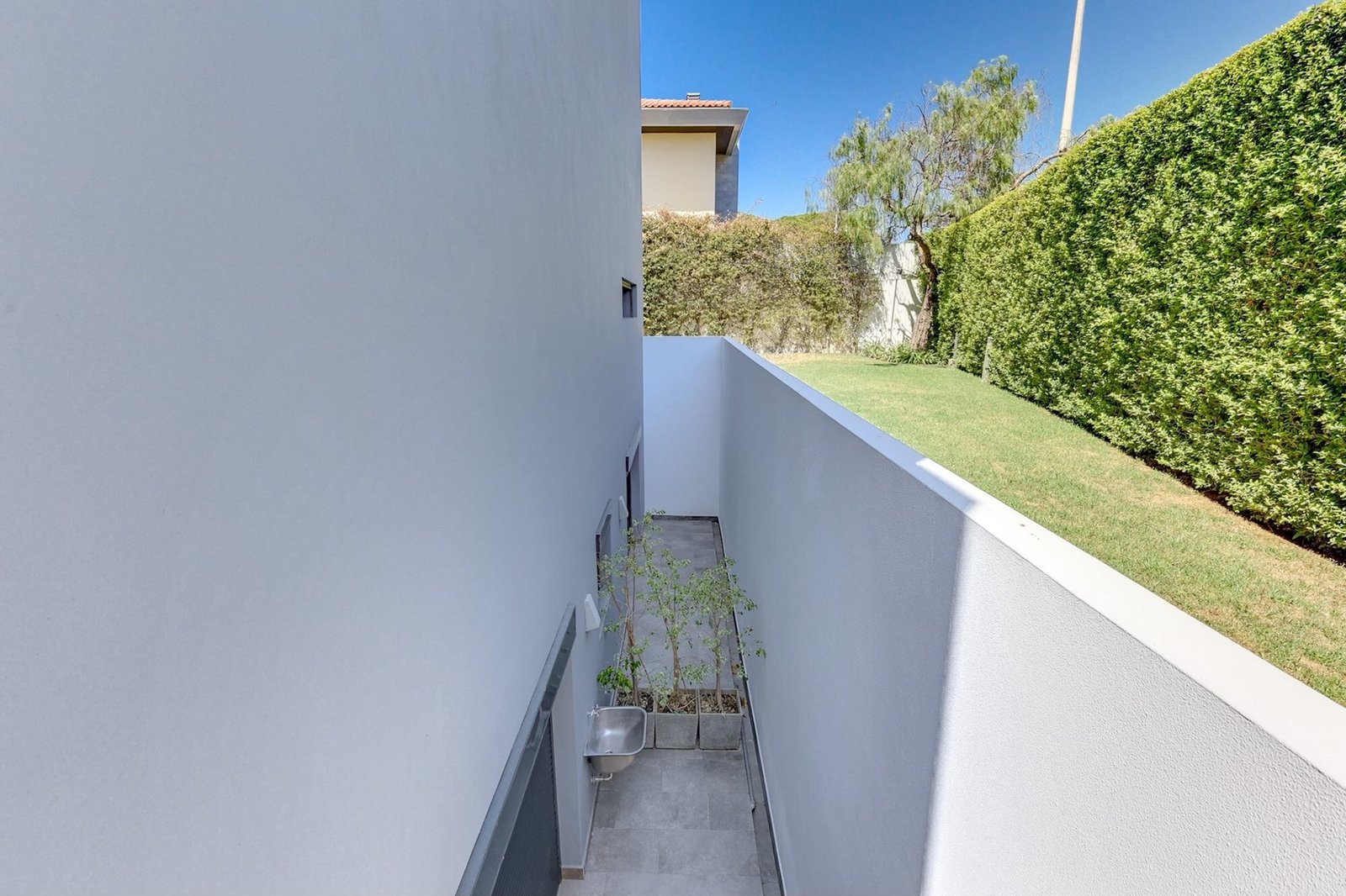 Luxury 5 Bedroom Villa In Estoril — Exclusivity, Comfort And A Unique Lifestyle By The Sea Villa in Estoril, Cascais e Estoril, Lisbon 1 - 16068690