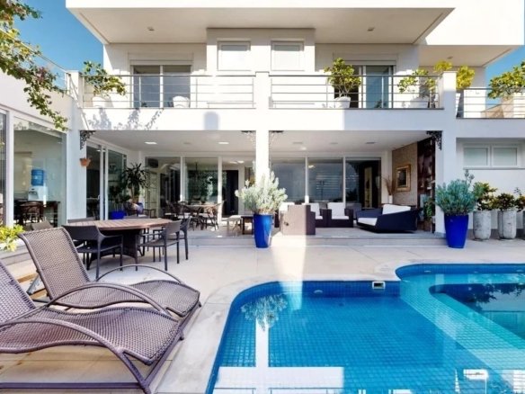 Villa in Jurerê Internacional, State of Santa Catarina, Brazil 1 - 15734339