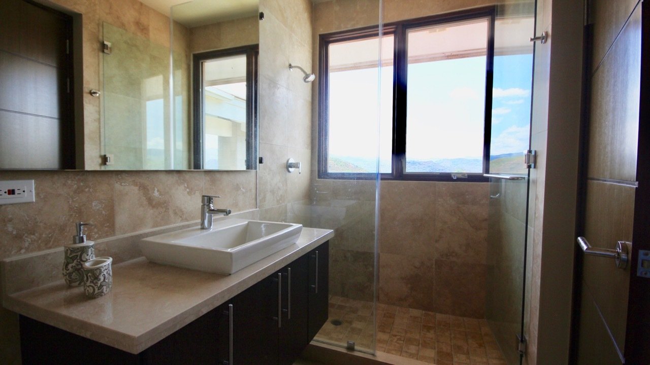 Luxury Mountain Villa With Swimming Pool And Ocean Views Villa in Los Pozos, Herrera Province, Panama 1 - 10717403