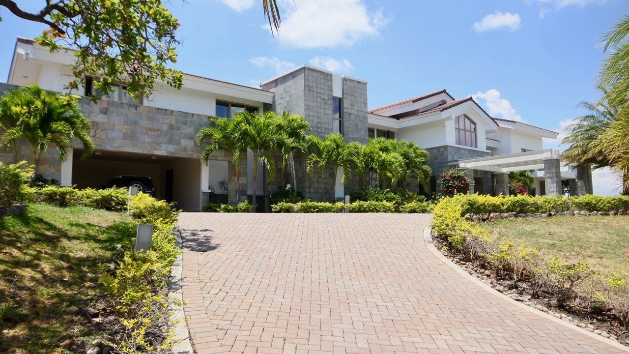 Luxury Mountain Villa With Swimming Pool And Ocean Views Villa in Los Pozos, Herrera Province, Panama 1 - 10717403