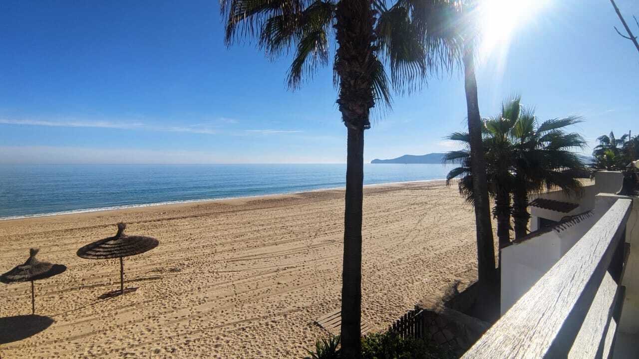 A Stunning Waterfront Villa With A Private Garden. Villa in M'diq, Tangier-Tétouan-Al Hoceima, Morocco 1 - 15069486