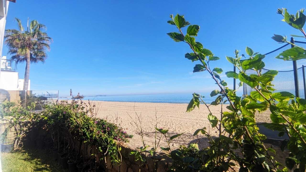 A Stunning Waterfront Villa With A Private Garden. Villa in M'diq, Tangier-Tétouan-Al Hoceima, Morocco 1 - 15069486