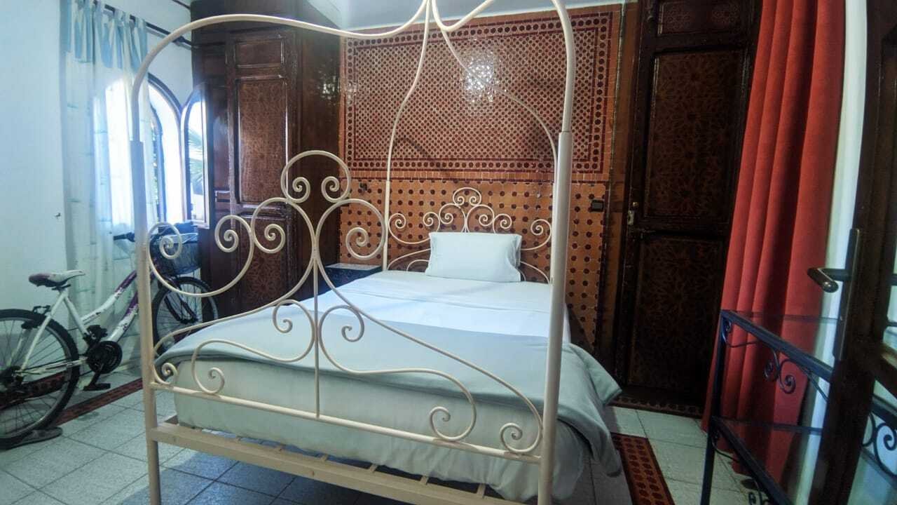 A Stunning Waterfront Villa With A Private Garden. Villa in M'diq, Tangier-Tétouan-Al Hoceima, Morocco 1 - 15069486