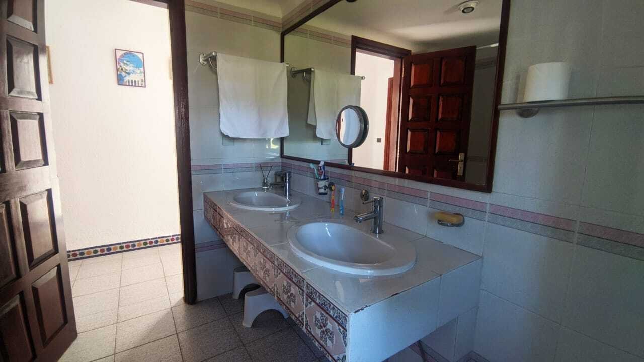 A Stunning Waterfront Villa With A Private Garden. Villa in M'diq, Tangier-Tétouan-Al Hoceima, Morocco 1 - 15069486