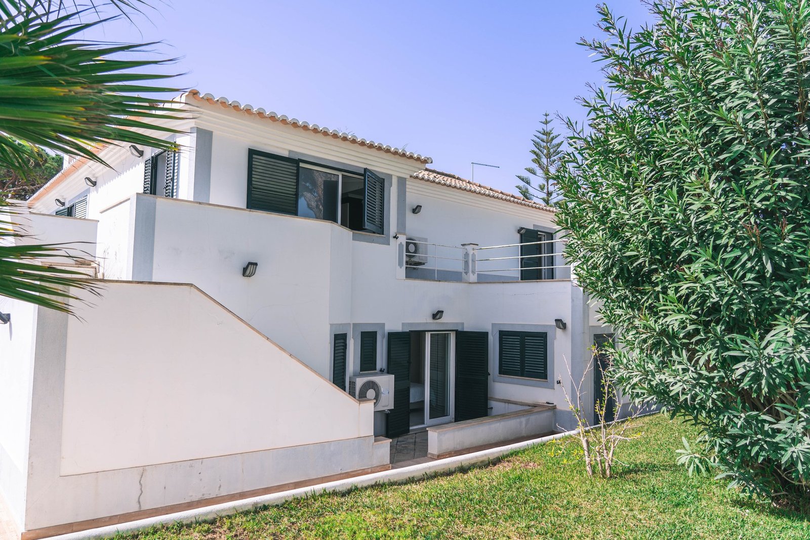 Fantastic Villa With 5 Bedrooms In Quarteira, Algarve Villa in Quarteira, Algarve, Portugal 1 - 14130987