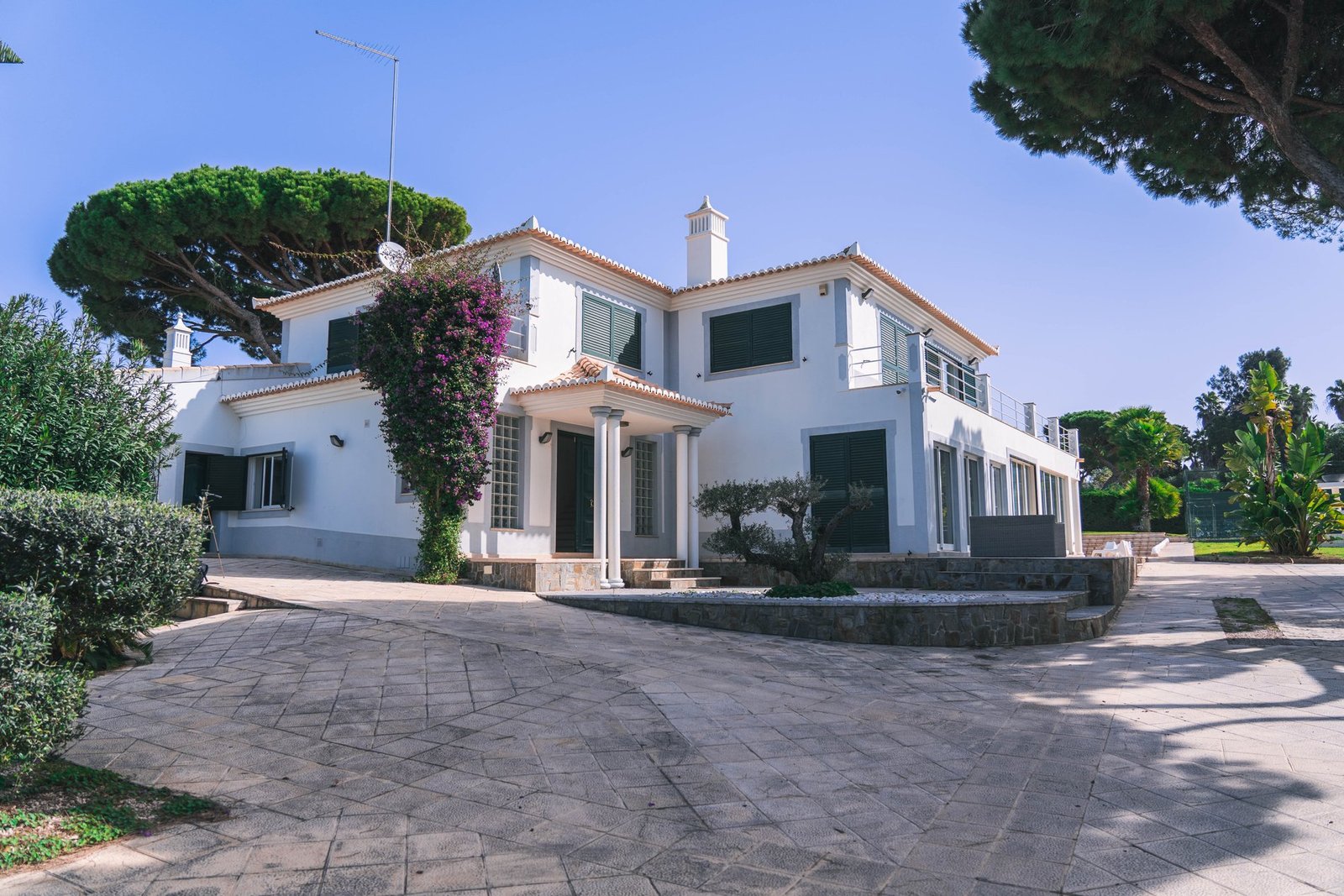 Fantastic Villa With 5 Bedrooms In Quarteira, Algarve Villa in Quarteira, Algarve, Portugal 1 - 14130987