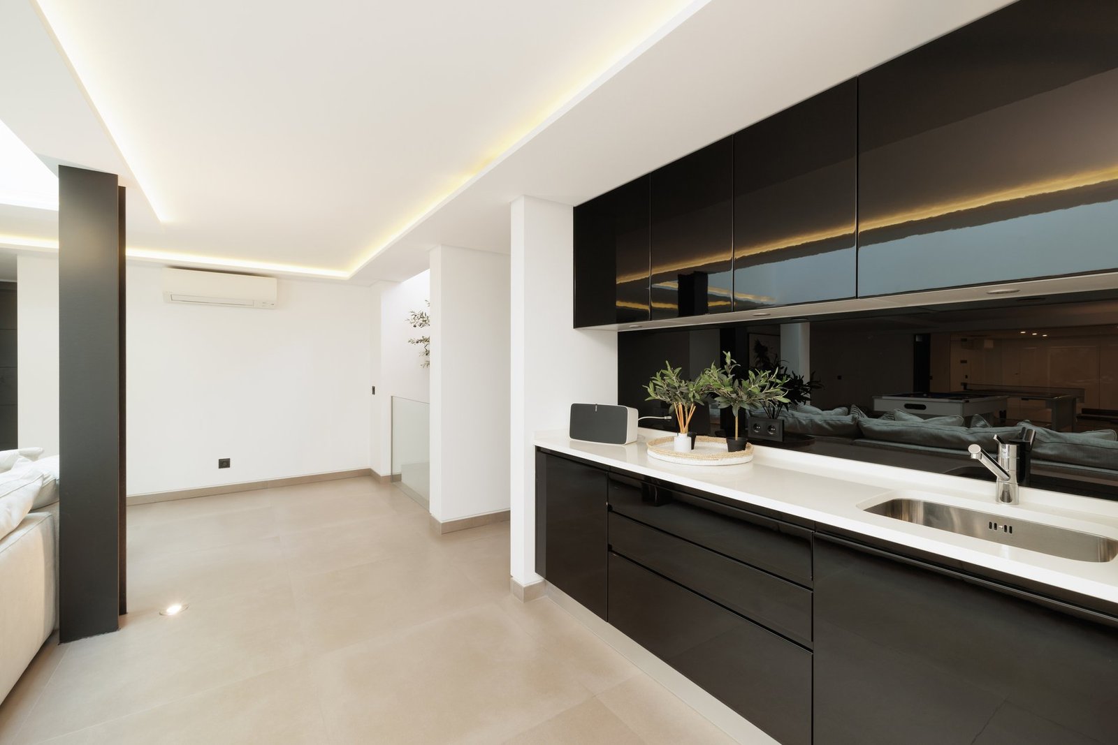 Luxury Living In Quinta Do Lago Villa in Quinta do Lago, Almancil, Portugal 1 - 16091125