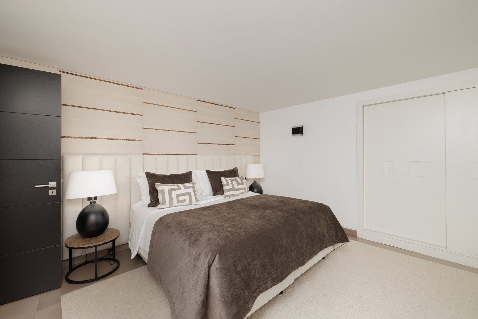 Luxury Living In Quinta Do Lago Villa in Quinta do Lago, Almancil, Portugal 1 - 16091125