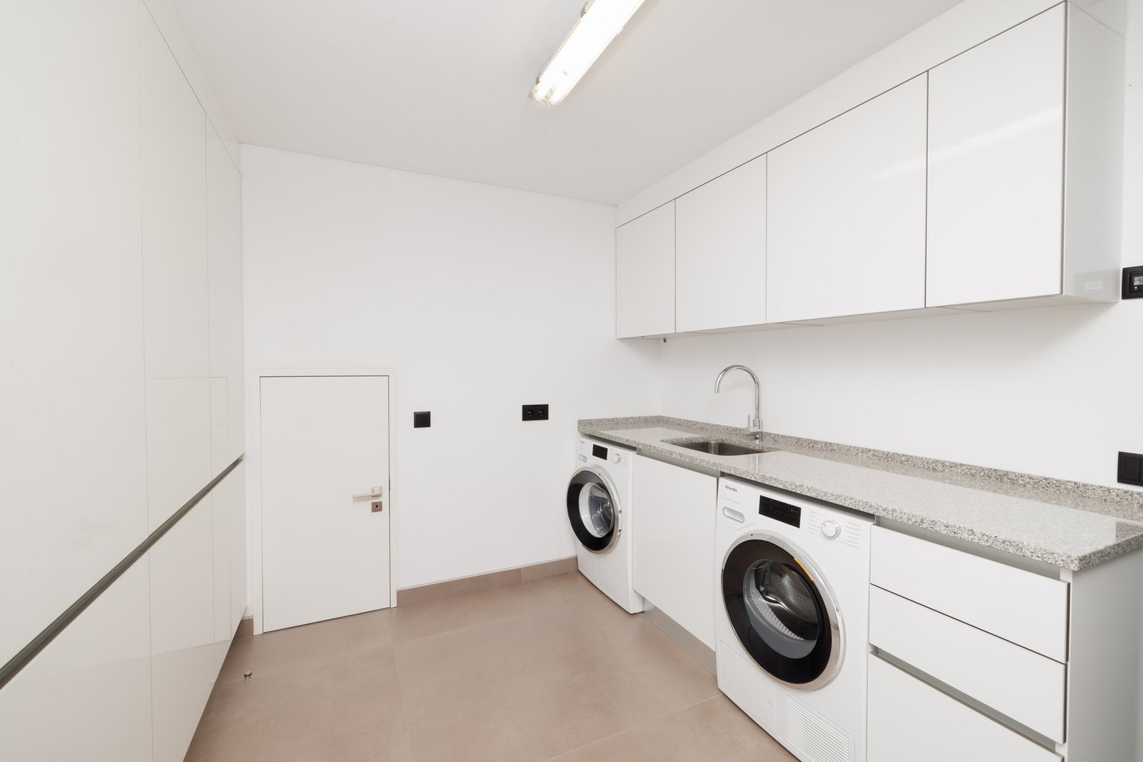 Luxury Living In Quinta Do Lago Villa in Quinta do Lago, Almancil, Portugal 1 - 16091125