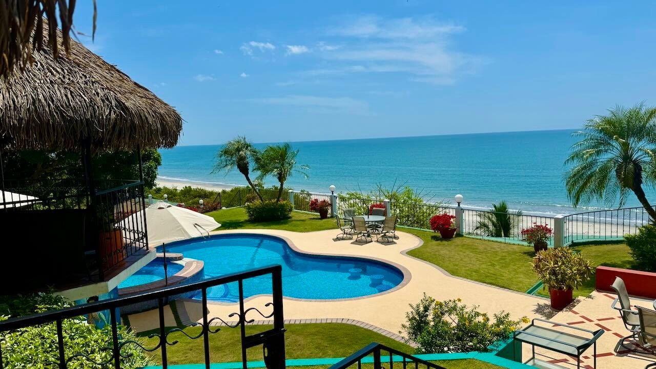 Beachfront Oasis: A Luxurious Coastal Retreat Villa in Rio Hato, Coclé Province, Panama 1 - 15370290