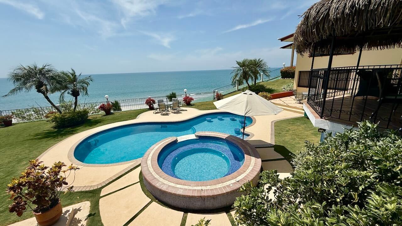 Beachfront Oasis: A Luxurious Coastal Retreat Villa in Rio Hato, Coclé Province, Panama 1 - 15370290