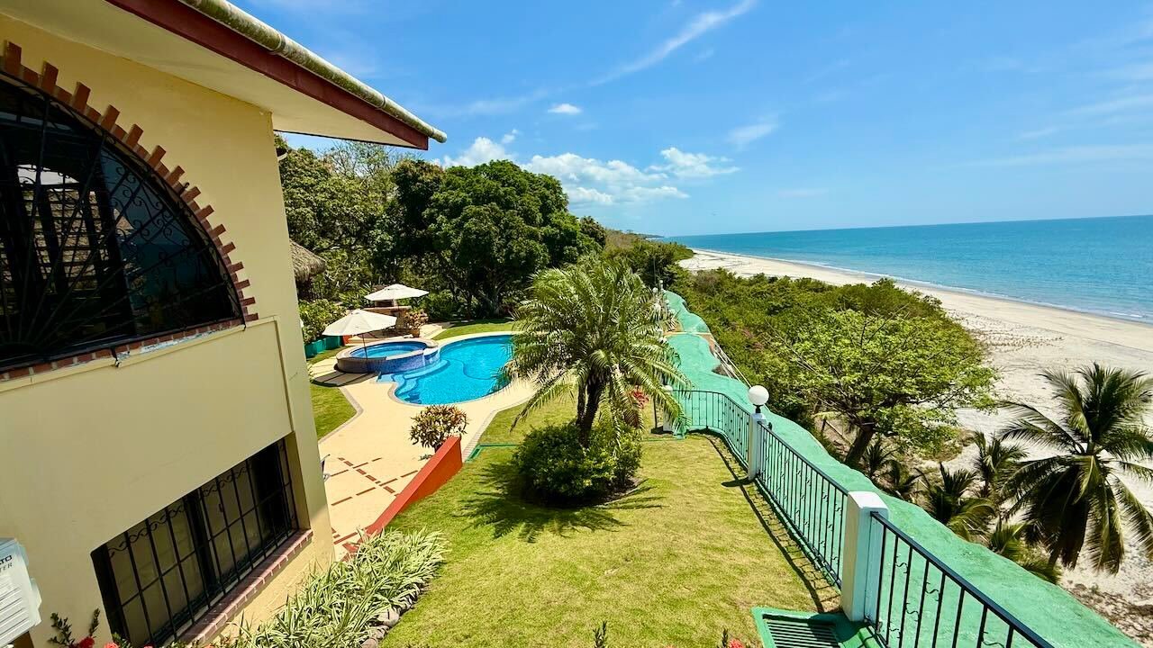 Beachfront Oasis: A Luxurious Coastal Retreat Villa in Rio Hato, Coclé Province, Panama 1 - 15370290