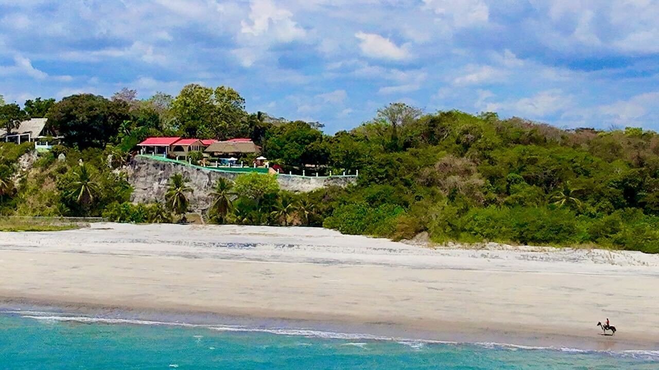 Beachfront Oasis: A Luxurious Coastal Retreat Villa in Rio Hato, Coclé Province, Panama 1 - 15370290