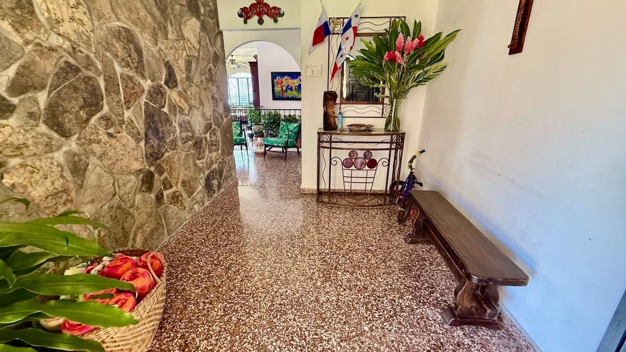 Beachfront Oasis: A Luxurious Coastal Retreat Villa in Rio Hato, Coclé Province, Panama 1 - 15370290