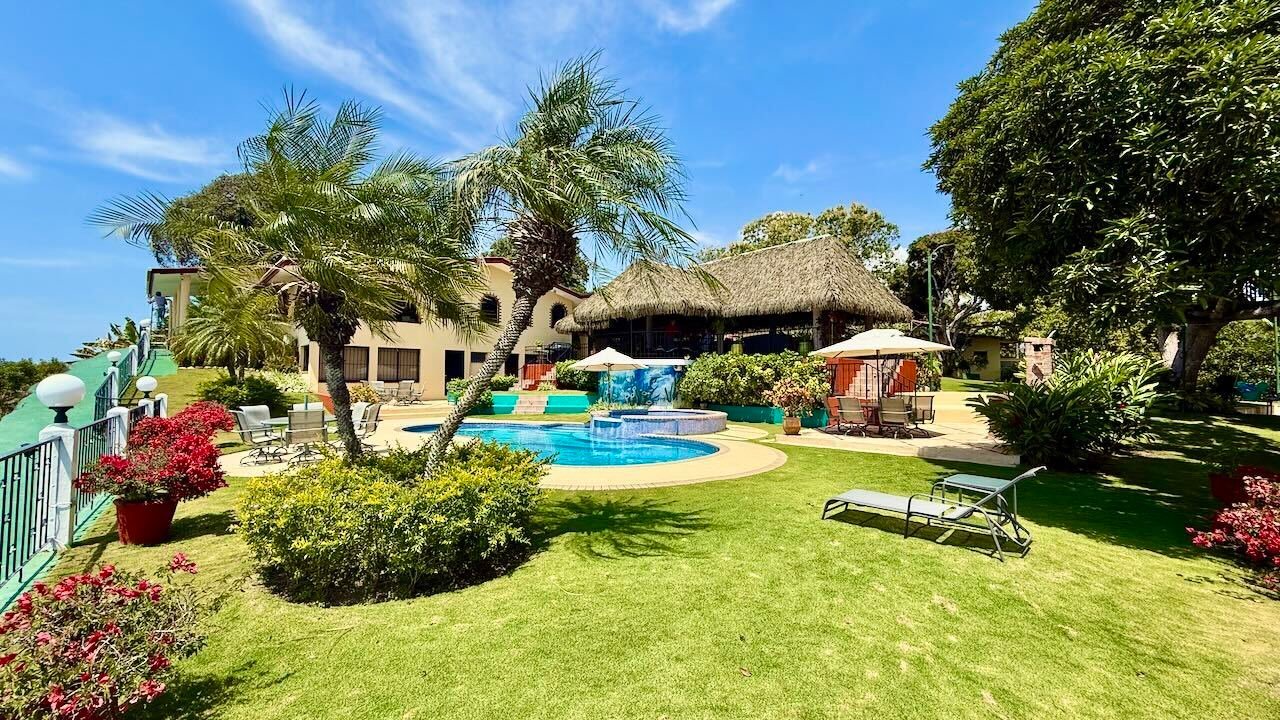 Beachfront Oasis: A Luxurious Coastal Retreat Villa in Rio Hato, Coclé Province, Panama 1 - 15370290