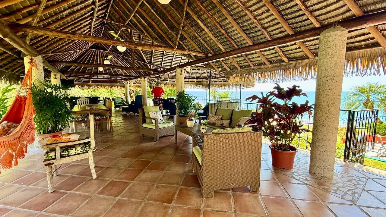 Beachfront Oasis: A Luxurious Coastal Retreat Villa in Rio Hato, Coclé Province, Panama 1 - 15370290