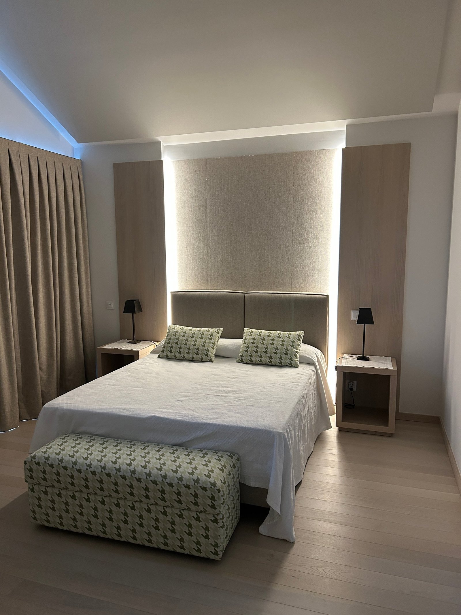 Elegant 6 Bedroom Villa With Pool In Prime Vilamoura Location Villa in Vilamoura, Quarteira, Algarve 1 - 15069246