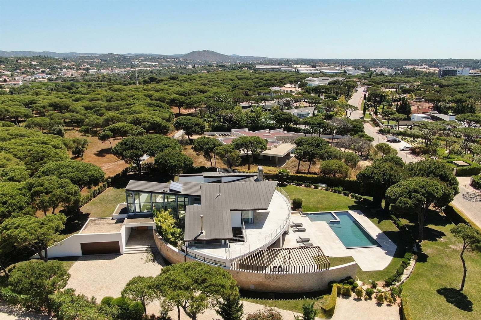 Exclusive Villa In Gated Community In Vilamoura Villa in Vilamoura, Quarteira, Algarve 1 - 16129328