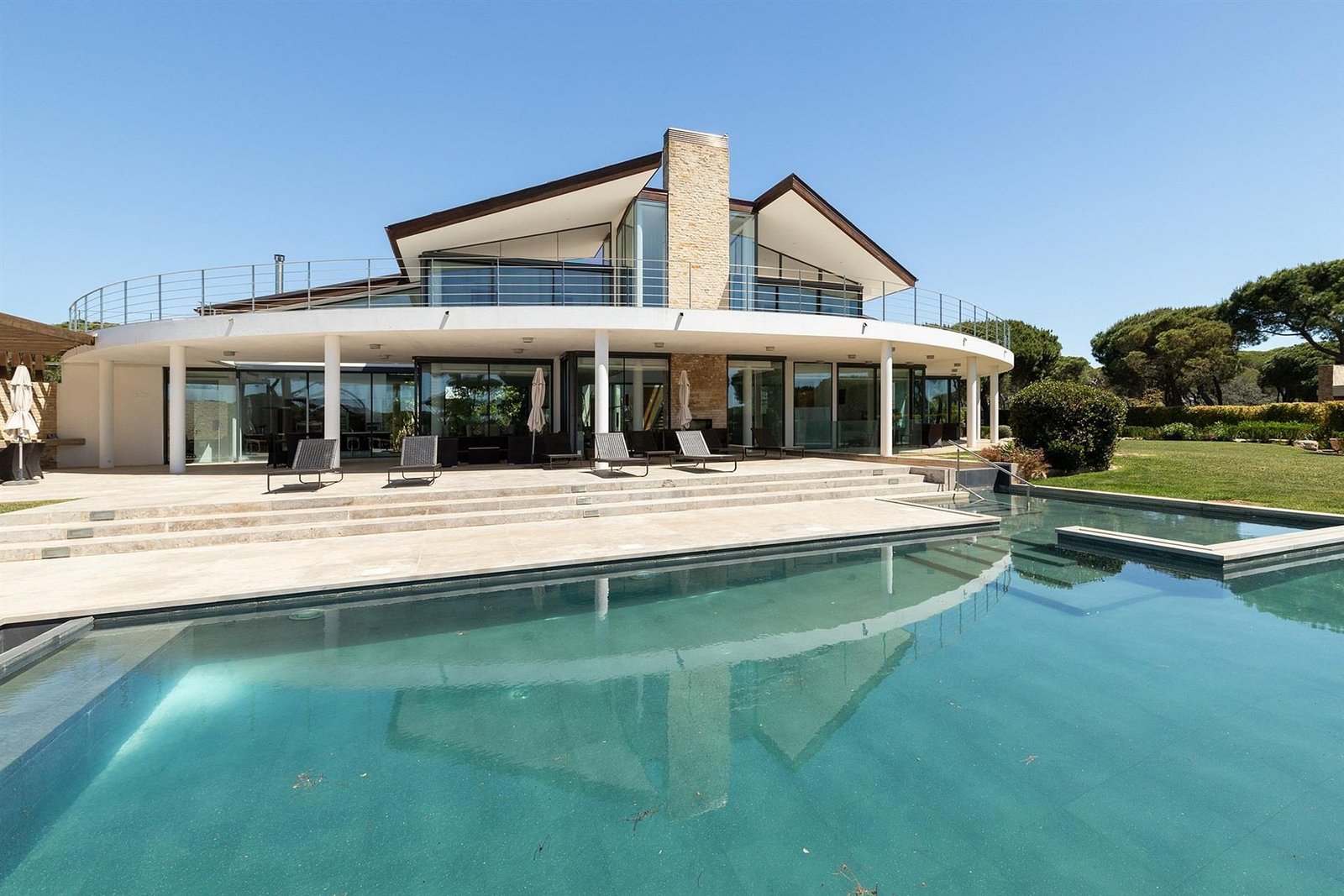 Exclusive Villa In Gated Community In Vilamoura Villa in Vilamoura, Quarteira, Algarve 1 - 16129328