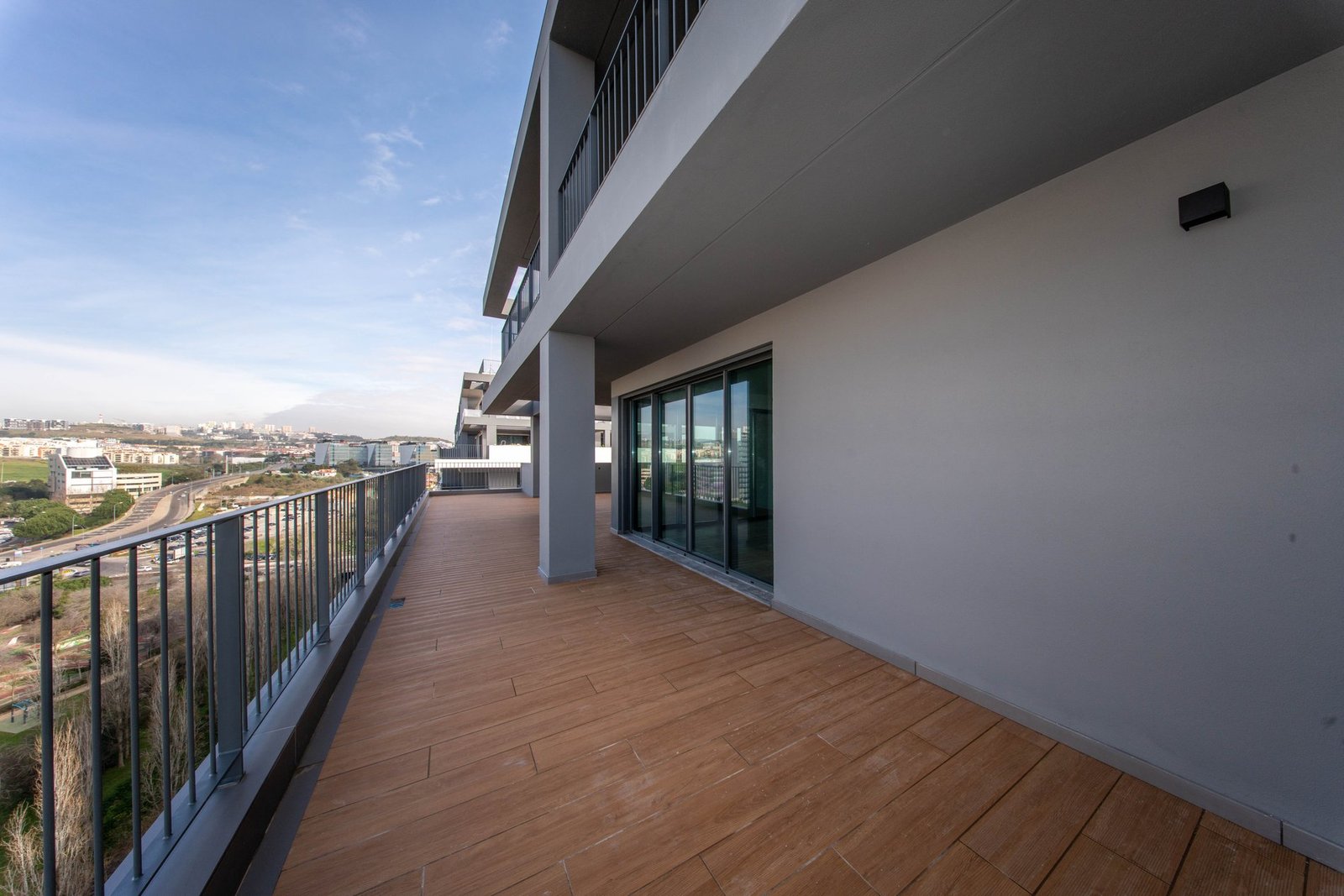 Exceptional 4 Bedroom Apartment At Mirear Terraces! Apartment in Alges, Linda-a-Velha e Cruz Quebrada-Dafundo, Lisbon, Portugal 1 - 15664570