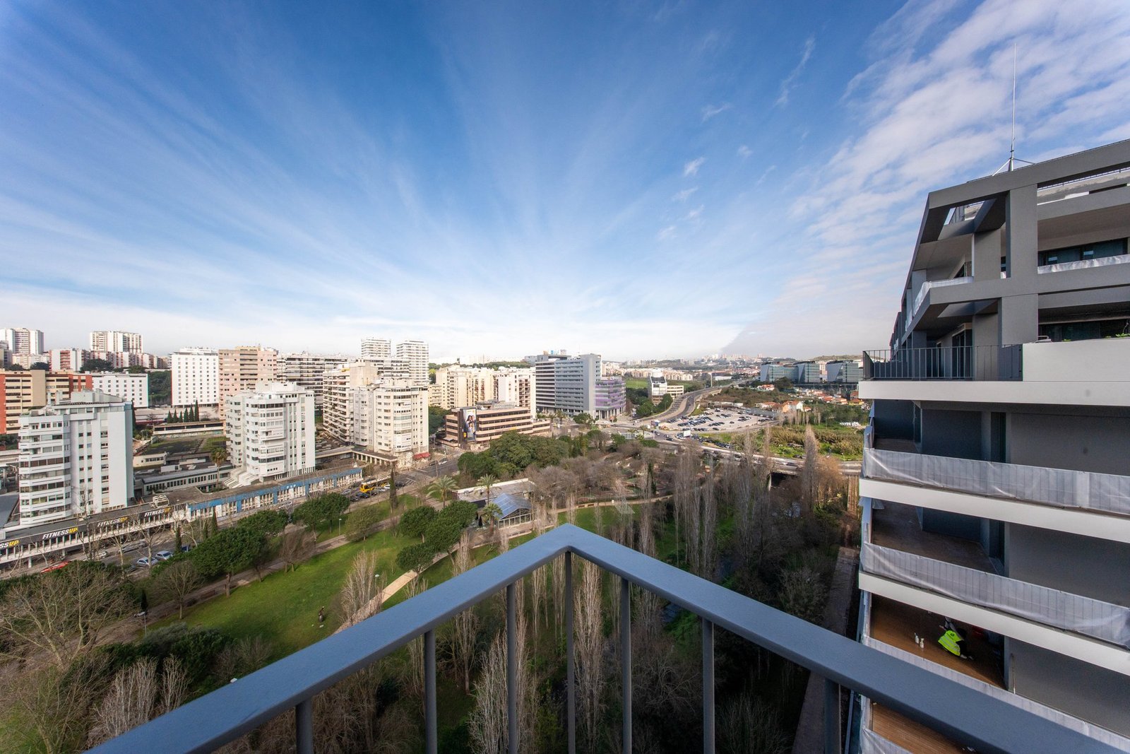 Exceptional 4 Bedroom Apartment At Mirear Terraces! Apartment in Alges, Linda-a-Velha e Cruz Quebrada-Dafundo, Lisbon, Portugal 1 - 15664570