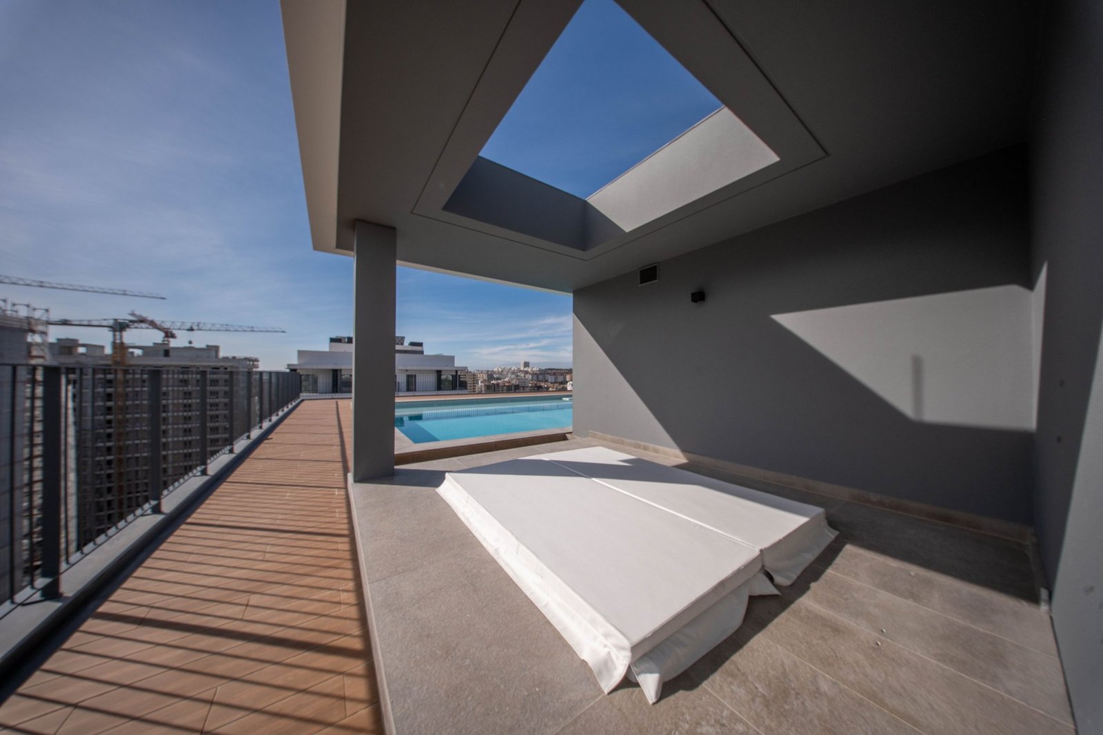 Exceptional 4 Bedroom Apartment At Mirear Terraces! Apartment in Alges, Linda-a-Velha e Cruz Quebrada-Dafundo, Lisbon, Portugal 1 - 15664570