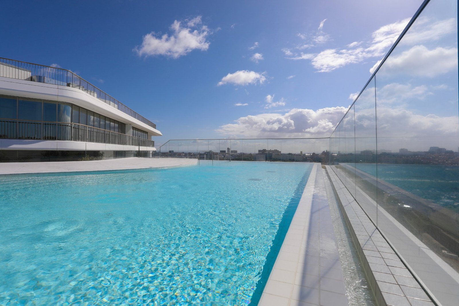 Fantastic 3 Bedroom Apartment In Infinity Tower! Apartment in Campolide, Lisbon, Portugal 1 - 16189205