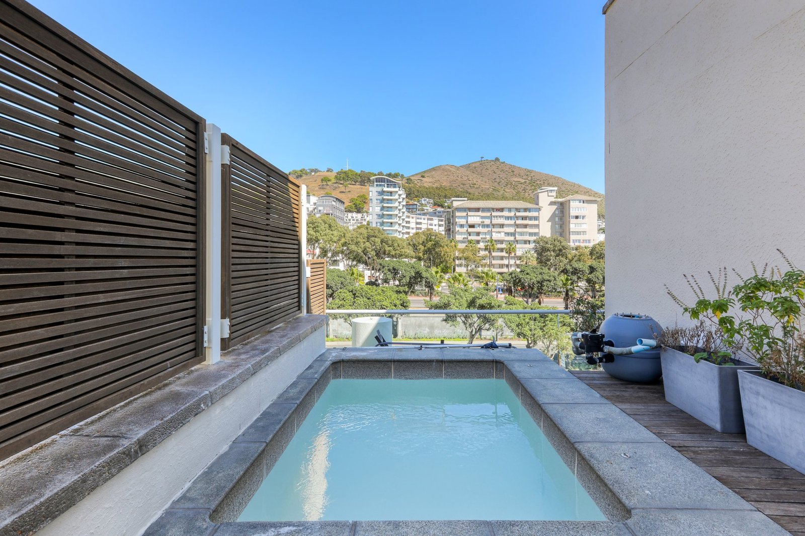 Beautifully Positioned Corner Apartment Apartment in Cape Town, Western Cape, South Africa 1 - 15902289
