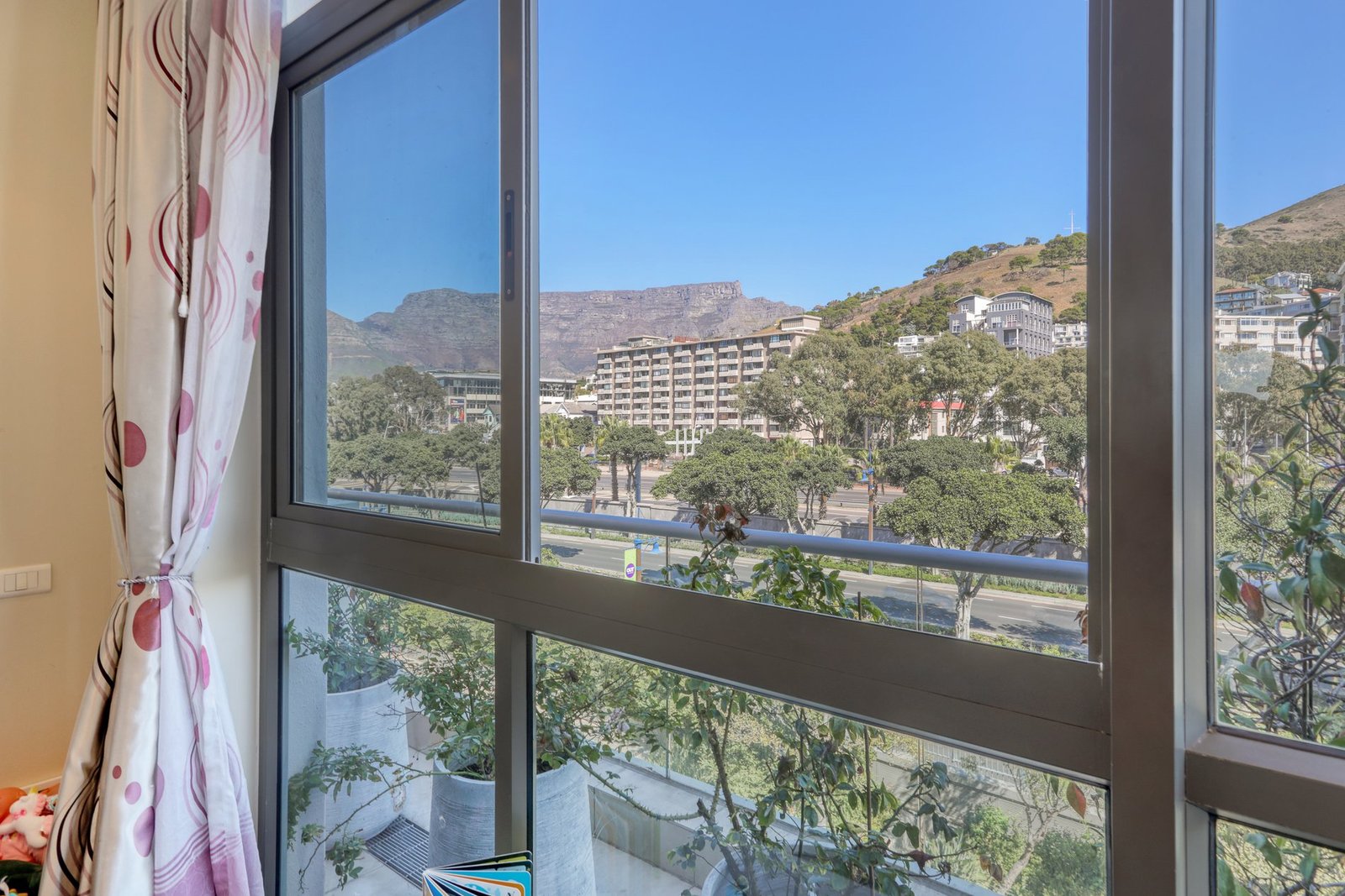 Beautifully Positioned Corner Apartment Apartment in Cape Town, Western Cape, South Africa 1 - 15902289