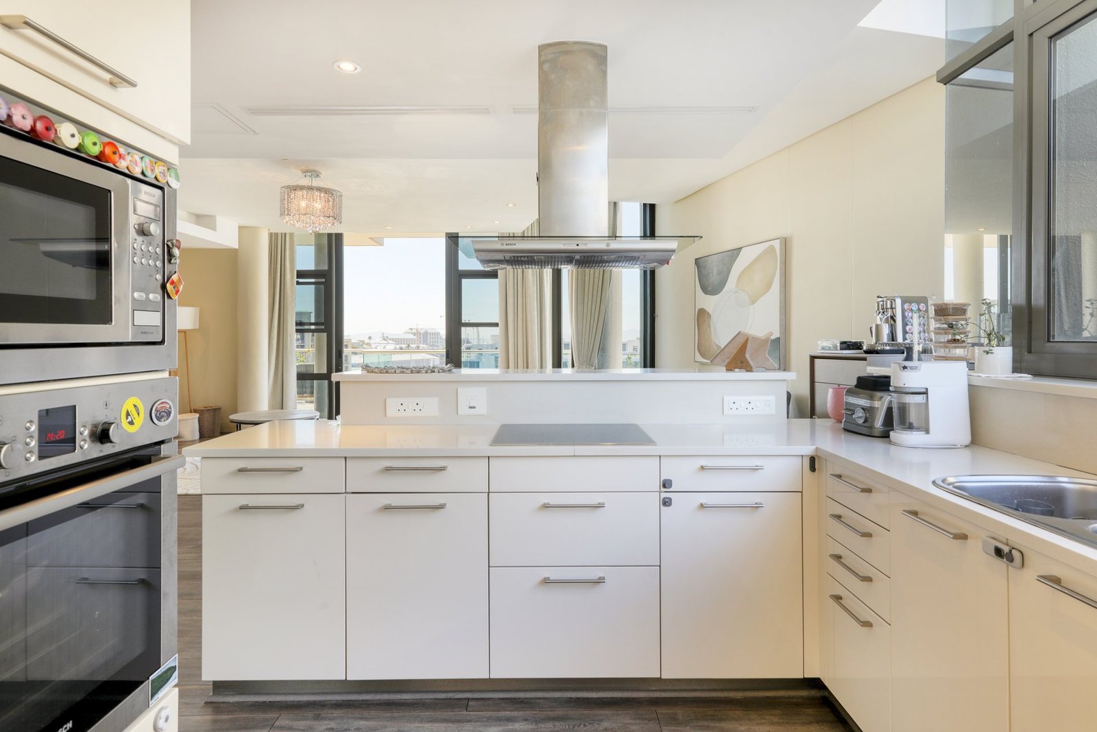 Beautifully Positioned Corner Apartment Apartment in Cape Town, Western Cape, South Africa 1 - 15902289