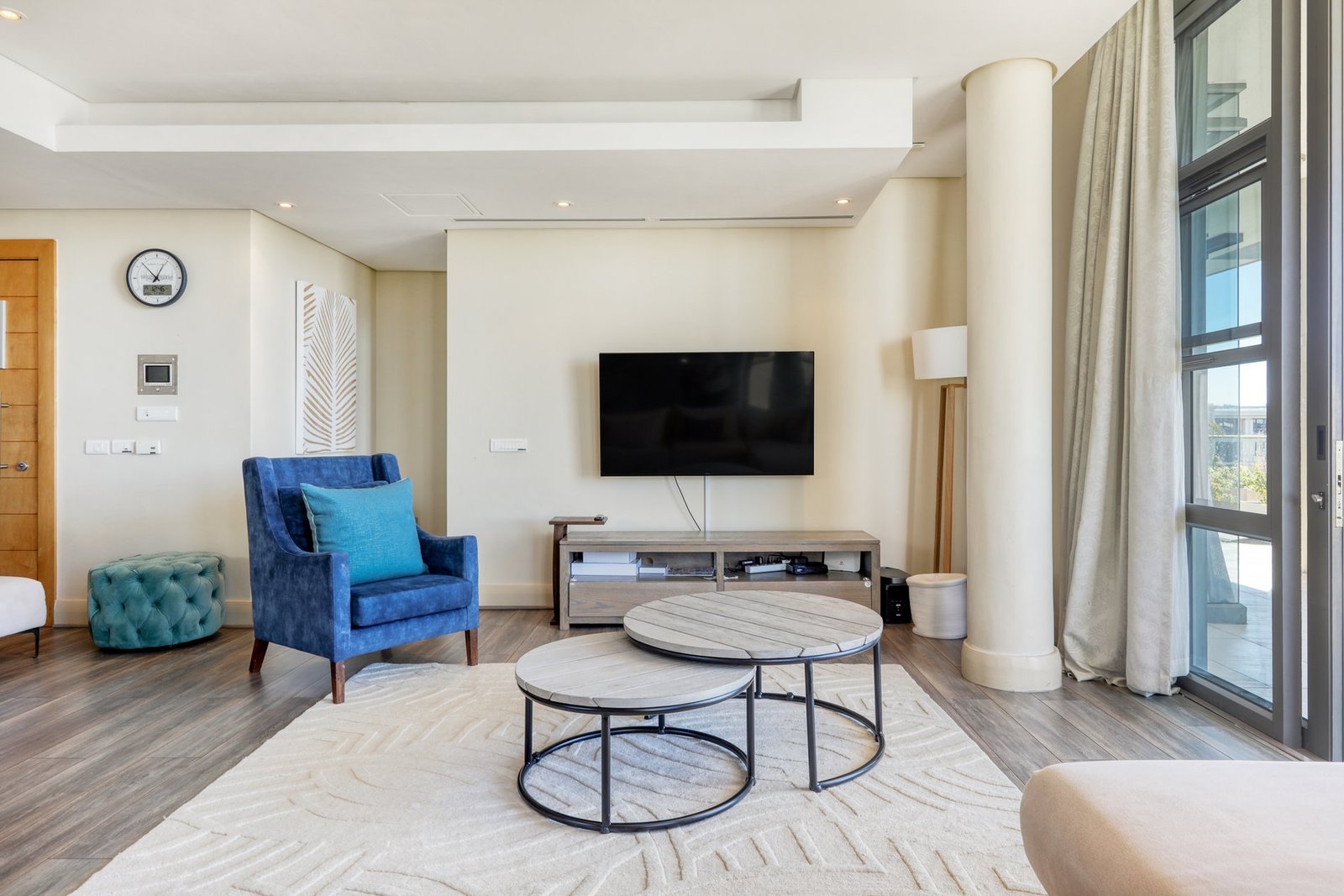 Beautifully Positioned Corner Apartment Apartment in Cape Town, Western Cape, South Africa 1 - 15902289