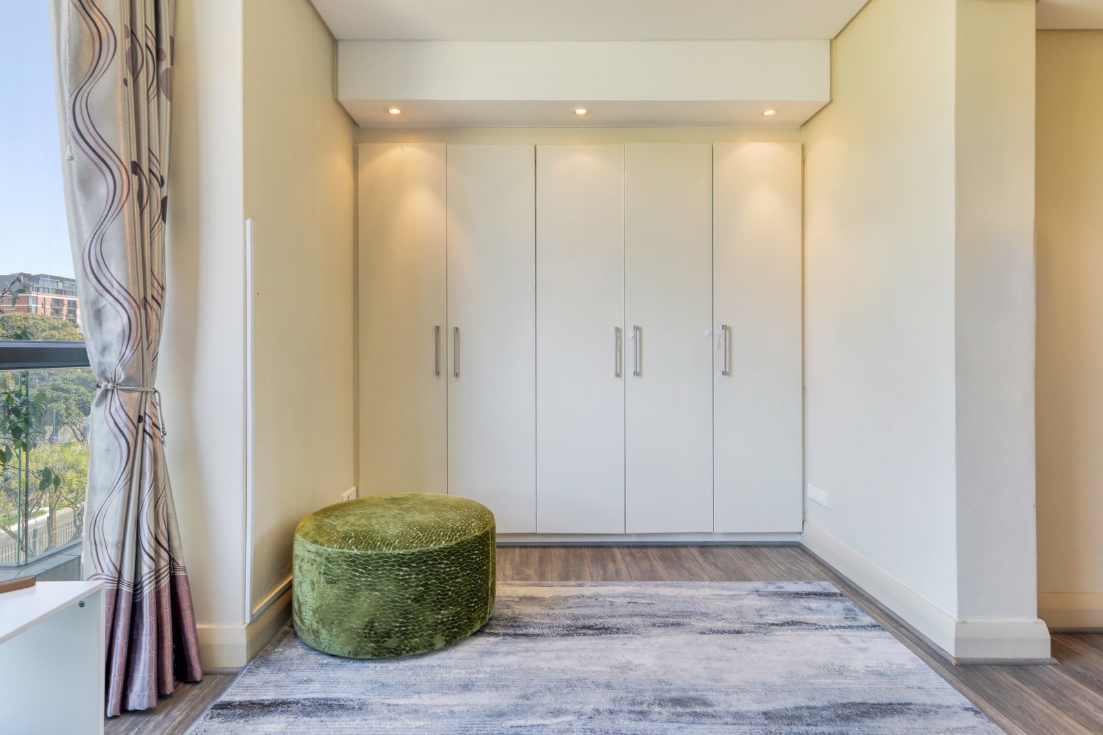 Beautifully Positioned Corner Apartment Apartment in Cape Town, Western Cape, South Africa 1 - 15902289