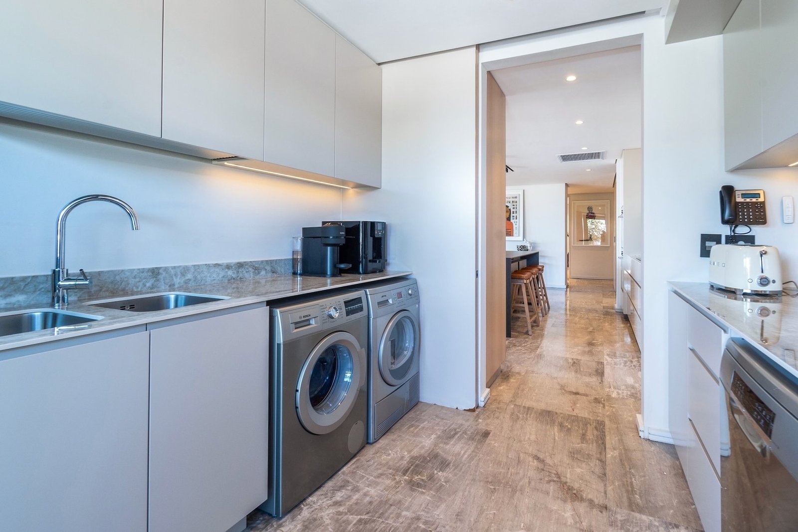 A Magnificent Penthouse Style Home Apartment in Cape Town, Western Cape, South Africa 1 - 16100313