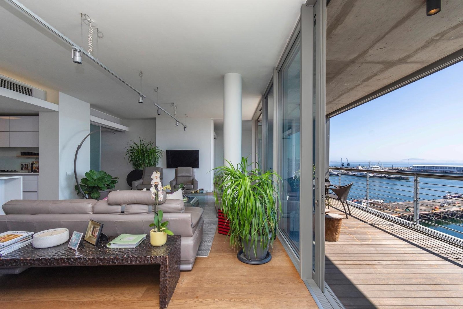 Unique Penthouse Opportunity Apartment in Cape Town, Western Cape, South Africa 1 - 16124280