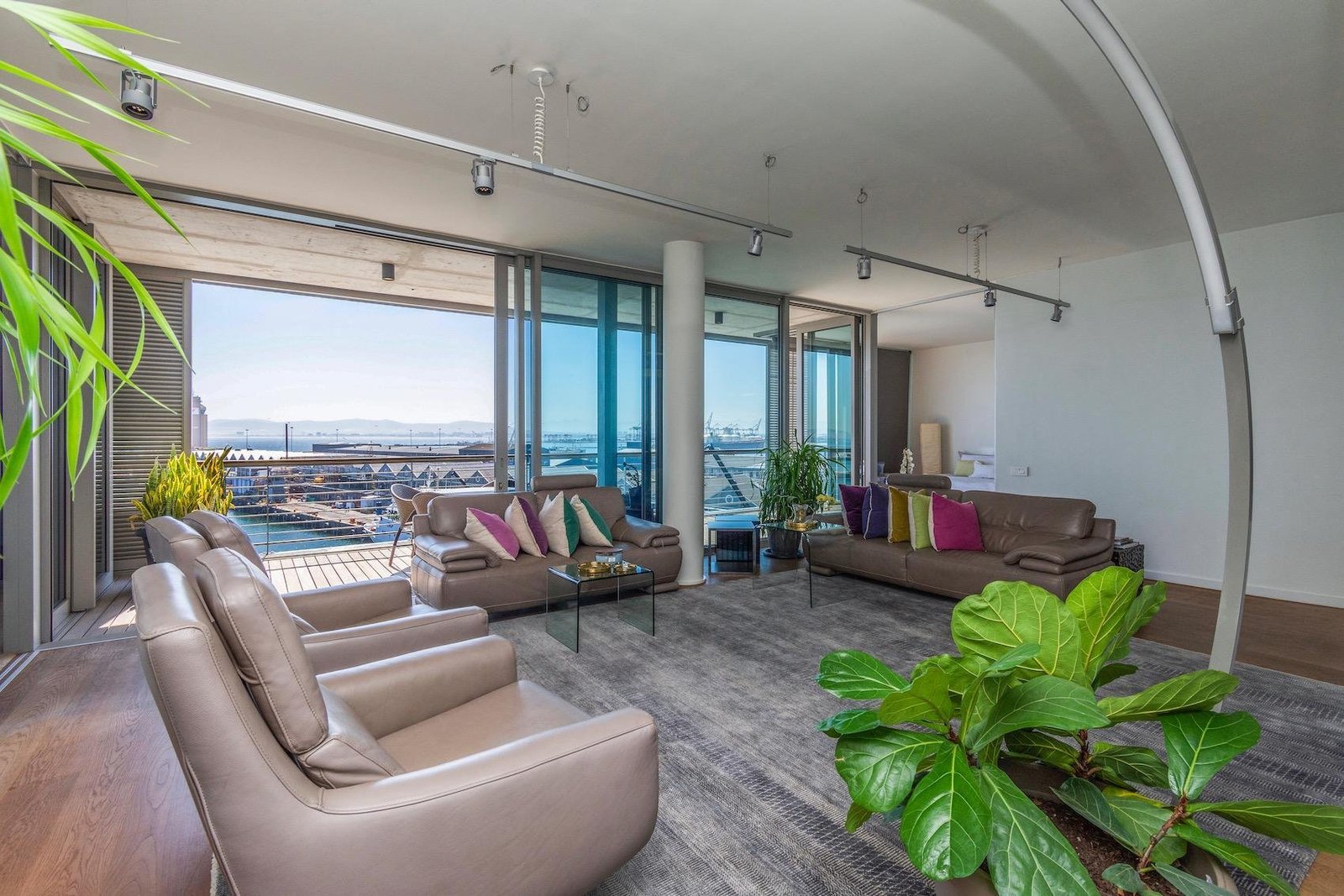 Unique Penthouse Opportunity Apartment in Cape Town, Western Cape, South Africa 1 - 16124280