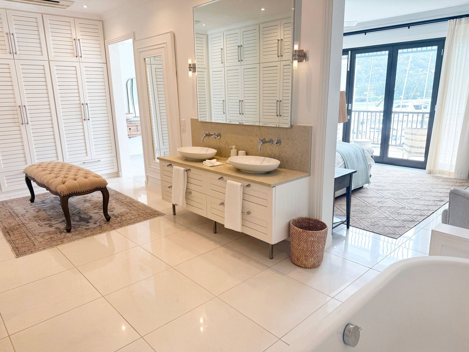 Stunning Apartment, 4 Bedrooms With A Glass Pool Overlooking The Sea Apartment in Eden Island, Seychelles, Seychelles 1 - 15190602