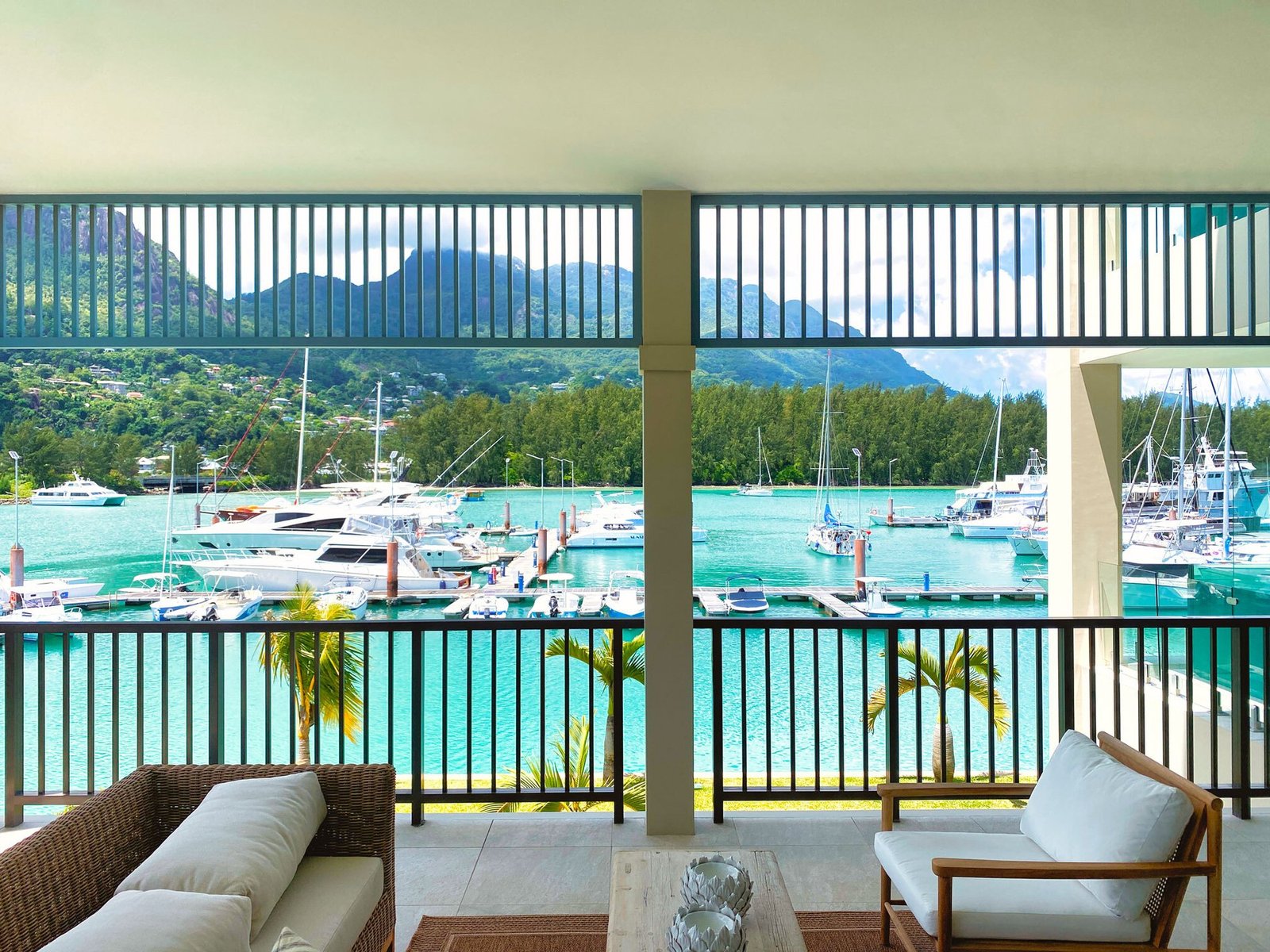 Stunning Apartment, 4 Bedrooms With A Glass Pool Overlooking The Sea Apartment in Eden Island, Seychelles, Seychelles 1 - 15190602