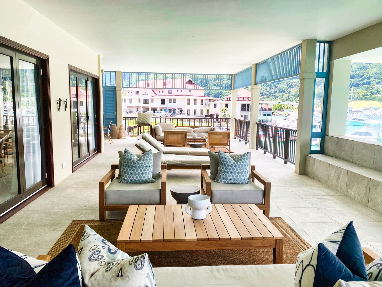 Stunning Apartment, 4 Bedrooms With A Glass Pool Overlooking The Sea Apartment in Eden Island, Seychelles, Seychelles 1 - 15190602